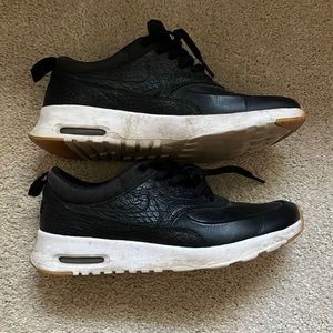 black nike air max thea